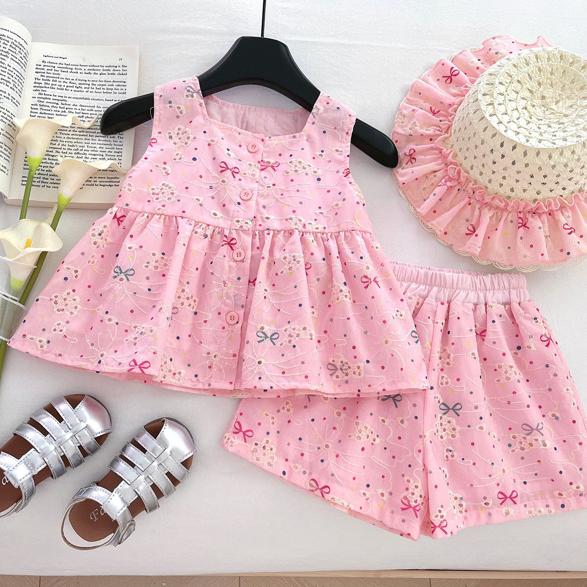 Girls Bow-Knot Embroidered Sleeveless Top And Shorts Two-Piece Set With Free Hat
