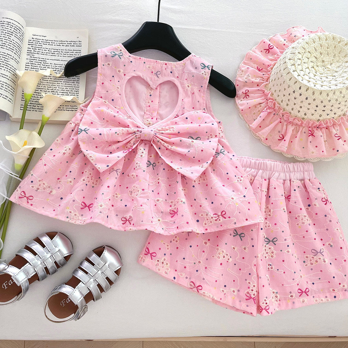 Girls Bow-Knot Embroidered Sleeveless Top And Shorts Two-Piece Set With Free Hat
